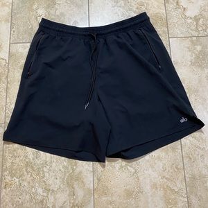 Alo Ripstop 7” On-Set Short Size XL